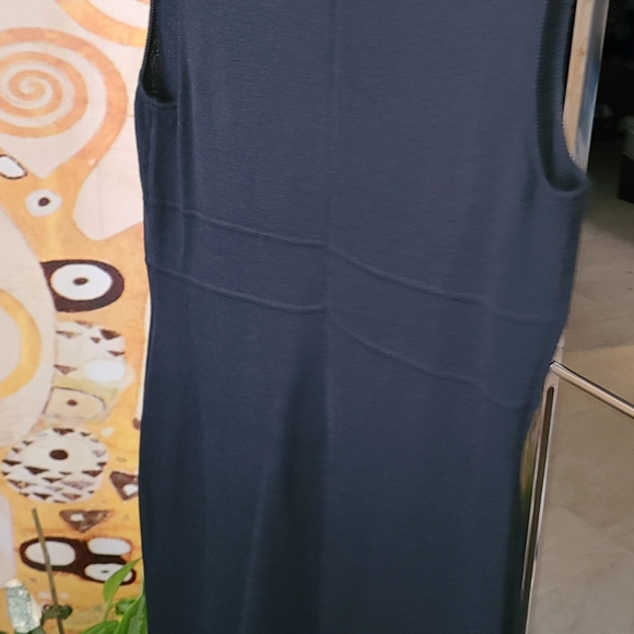 St. John Knits - Picture 9 of 16